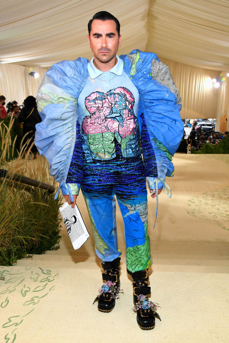 Dan Levy in Loewe Official. Photograph by Kevin Mazur/Getty Images